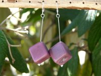 40.Bo dormeuse tige et cube tagua violet.12€.