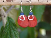 60.Bo crochet tagua lame rouge et coeur évidé12€