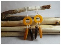 7. boucles d'oreilles attrappe reve en tagua et crochet plaqué argent 12€