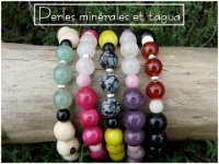 61. bracelet monté sur éléstique en graine de tagua et perles minérales, plusieurs coloris disponible 20€