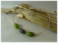 21. collier ras de cou olive en tagua 45 à 48cms 20€