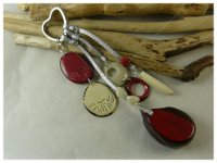 16. bijoux de sac rouge 2prénoms découpés