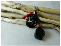 20.porte clé initiales découpées ghotique LD en graine de tagua.