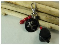 1.porte clé  ghotique noir en graine de tagua 20€